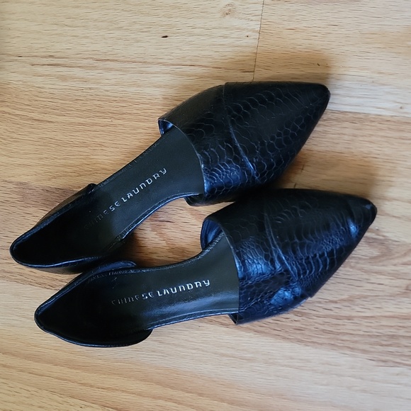 Chinese Laundry flats - Picture 1 of 3